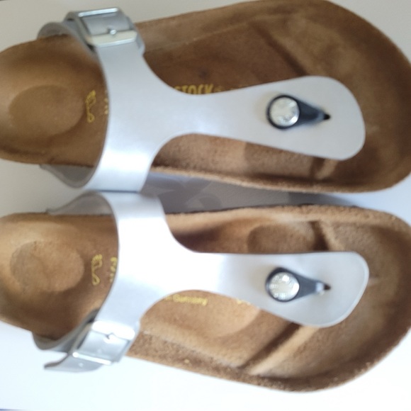 Birkenstock Silver Gizeh, Size 37 - Picture 2 of 5